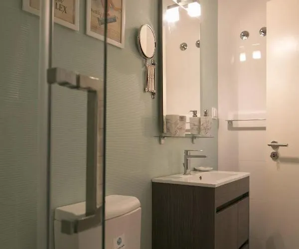 Central Turquoise Studio Apartment Lisbon